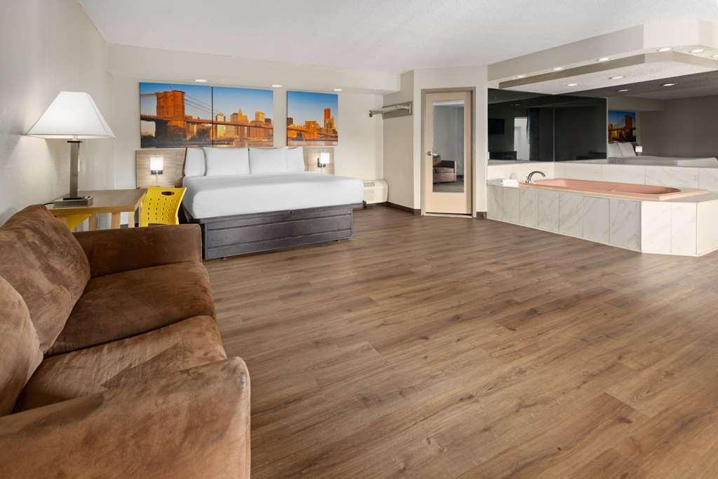 Days Inn & Suites By Wyndham Albany Room photo