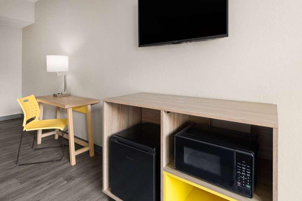 Days Inn & Suites By Wyndham Albany Room photo