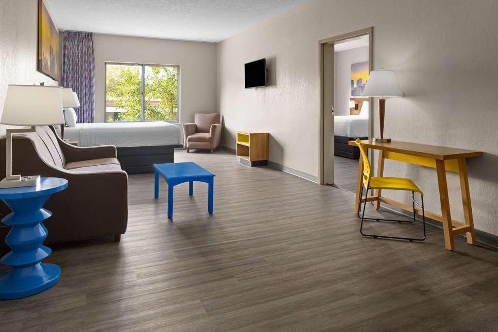 Days Inn & Suites By Wyndham Albany Room photo