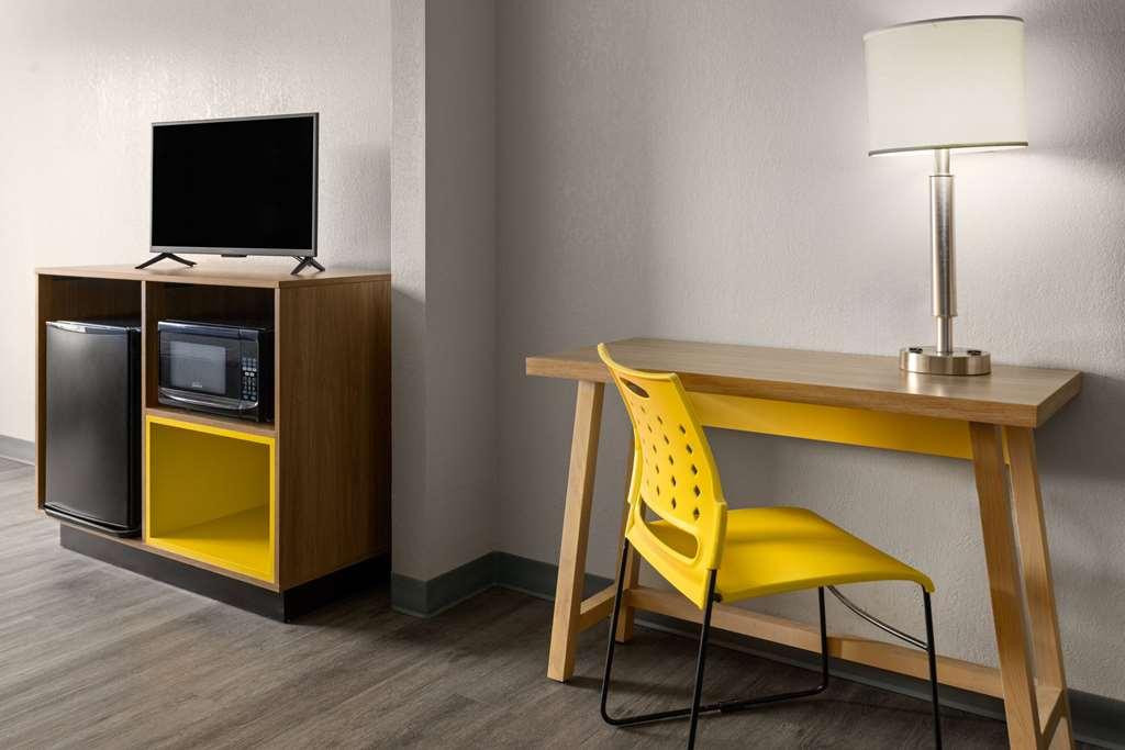 Days Inn & Suites By Wyndham Albany Room photo