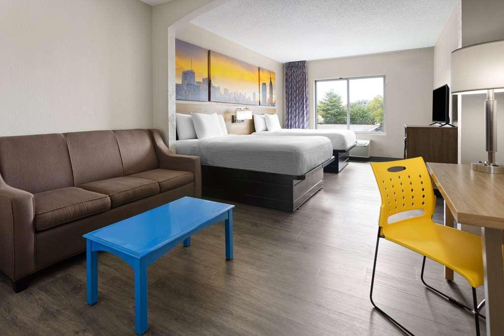 Days Inn & Suites By Wyndham Albany Room photo