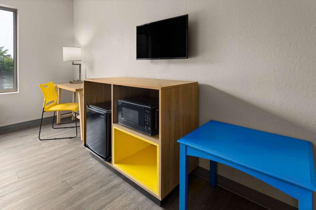 Days Inn & Suites By Wyndham Albany Room photo